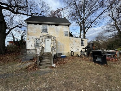 Welcome to 54 Agnes Street, a rare North End cul-de-sac - photo 1