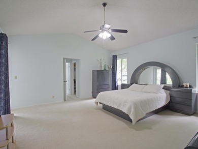 Welcome to this beautifully maintained custom-built 4-bedroom - photo 10