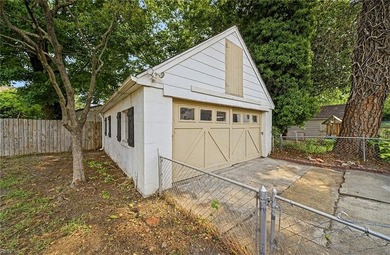 Charming Cape Cod in sought-after Monticello Village! This - photo 34