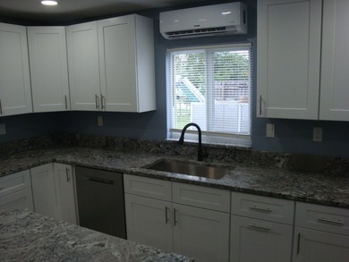 Welcome to this beautiful four-bedroom, two-bathroom single - photo 8