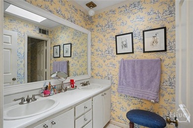 Lovely 3-bedroom, 2.5 bath home on very private lot with lagoon - photo 20