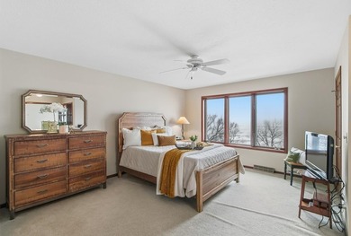 Waterfront 2-bed condo in Fort Atkinson with lake access, golf - photo 24