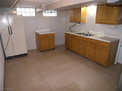 Here is a custom built 1965 1 owner brick bungalow awaiting its - photo 25