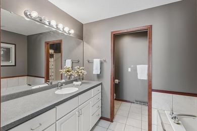 Waterfront 2-bed condo in Fort Atkinson with lake access, golf - photo 27