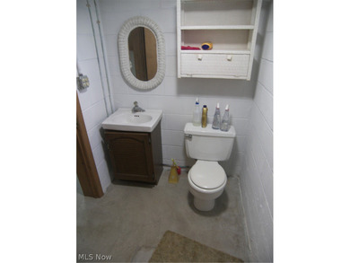 Here is a custom built 1965 1 owner brick bungalow awaiting its - photo 28