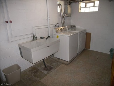 Here is a custom built 1965 1 owner brick bungalow awaiting its - photo 30