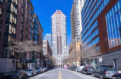Experience luxury waterfront living in the heart of Battery Park - photo 31