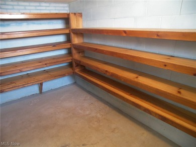Here is a custom built 1965 1 owner brick bungalow awaiting its - photo 32