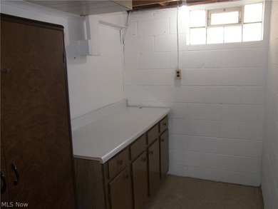 Here is a custom built 1965 1 owner brick bungalow awaiting its - photo 33