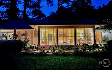 Lovely 3-bedroom, 2.5 bath home on very private lot with lagoon - photo 38
