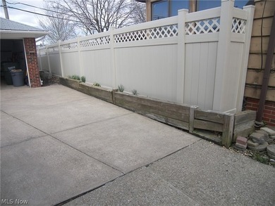 Here is a custom built 1965 1 owner brick bungalow awaiting its - photo 39