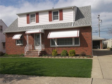 Here is a custom built 1965 1 owner brick bungalow awaiting its - photo 40