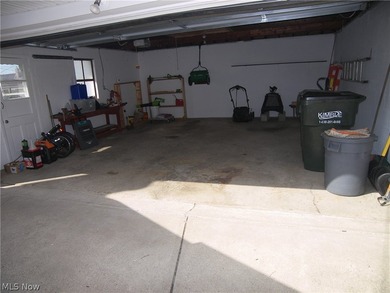 Here is a custom built 1965 1 owner brick bungalow awaiting its - photo 41