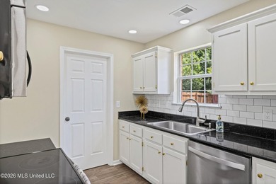 LOCATED ON A SPACIOUS CORNER LOT IN THE PRESTIGIOUS SOUTHRIDGE - photo 11