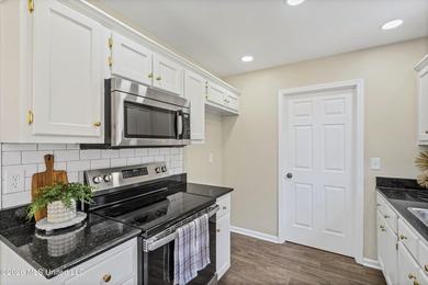 LOCATED ON A SPACIOUS CORNER LOT IN THE PRESTIGIOUS SOUTHRIDGE - photo 12
