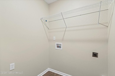 LOCATED ON A SPACIOUS CORNER LOT IN THE PRESTIGIOUS SOUTHRIDGE - photo 14