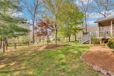 Charming 3BR/2BA home on a level lot just minutes from town in a - photo 4