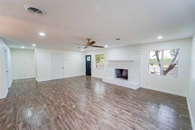 Beautifully remodeled waterfront home on Hubbard Creek Lake in - photo 6