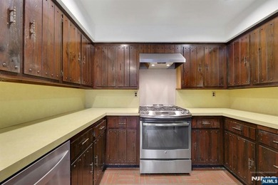 Welcome to this charming brick ranch, beautifully set on 1.58 - photo 20