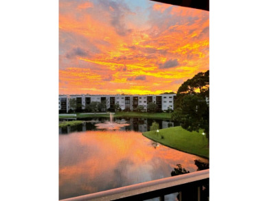 Lake Condo Sale Pending in St. Petersburg, Florida