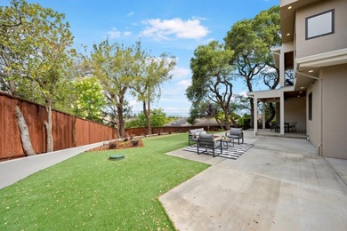 Striking newly constructed modern luxury residence situated on a - photo 4