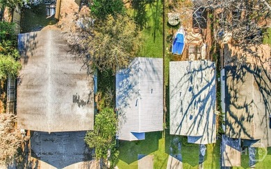 Welcome to 811A W 52nd Street, a well cared for home that offers - photo 5