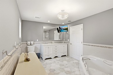 Located in the heart of Syosset this remarkable home has an - photo 15