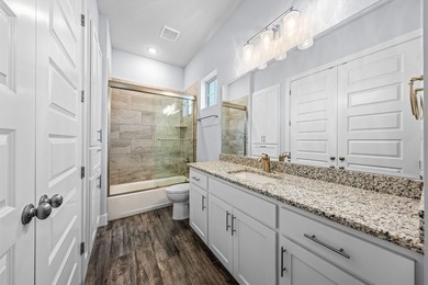 Exceptional custom home blending upscale finishes, functional - photo 21