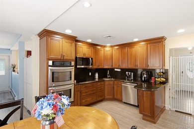 Located in the heart of Syosset this remarkable home has an - photo 21