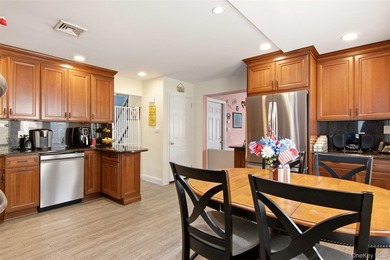 Located in the heart of Syosset this remarkable home has an - photo 22