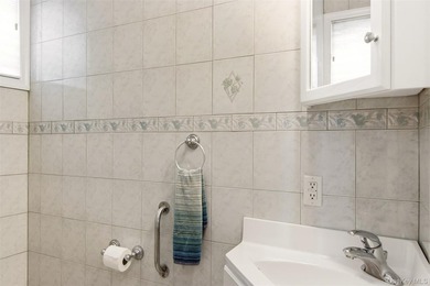 Located in the heart of Syosset this remarkable home has an - photo 25