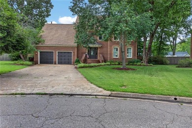 Welcome home to this classic brick home tucked in a cul-de-sac - photo 5