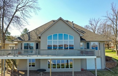 Welcome to the epitome of lakeside living on the shores of - photo 2
