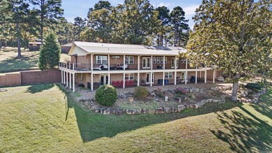 Hidden behind an iron gate, this 93+/- acre luxury estate offers - photo 3