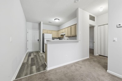 Two-bedroom, two-bathroom second-floor condo with a pool-view - photo 15