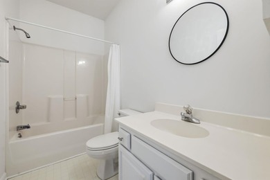 Two-bedroom, two-bathroom second-floor condo with a pool-view - photo 31