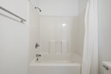 Two-bedroom, two-bathroom second-floor condo with a pool-view - photo 32