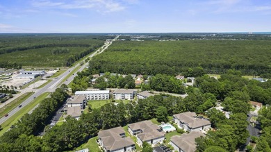 Two-bedroom, two-bathroom second-floor condo with a pool-view - photo 39