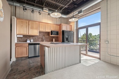 Be the envy of your friends in this modern condo in a prime - photo 11