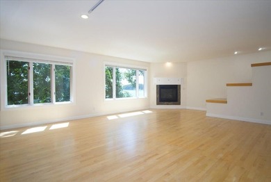 Beautiful LAKE KEGONSA HOME with 50' of frontage, pier, and - photo 11