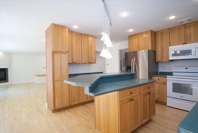 Beautiful LAKE KEGONSA HOME with 50' of frontage, pier, and - photo 12
