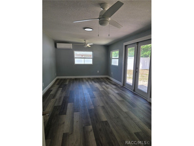 Seller Motivated!!! This adorable home within walking distance - photo 15