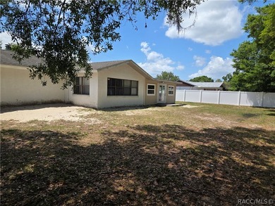 Seller Motivated!!! This adorable home within walking distance - photo 18