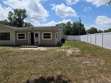 Seller Motivated!!! This adorable home within walking distance - photo 21