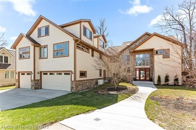 ABSOLUTE PARADISE WITH LAKEFRONT LIVING ON PRIVATE ALL-SPORTS - photo 3
