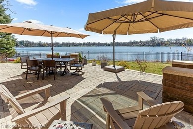 ABSOLUTE PARADISE WITH LAKEFRONT LIVING ON PRIVATE ALL-SPORTS - photo 4