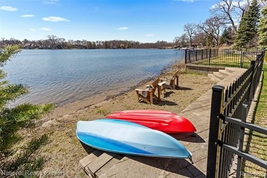 ABSOLUTE PARADISE WITH LAKEFRONT LIVING ON PRIVATE ALL-SPORTS - photo 5