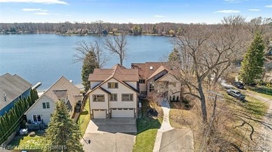 ABSOLUTE PARADISE WITH LAKEFRONT LIVING ON PRIVATE ALL-SPORTS - photo 7