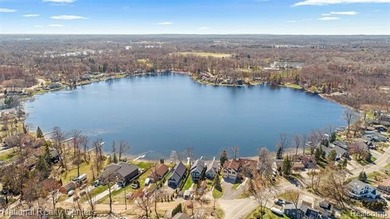 ABSOLUTE PARADISE WITH LAKEFRONT LIVING ON PRIVATE ALL-SPORTS - photo 10