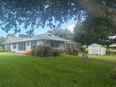 Welcome to this 3-bedroom, 2.5-bathroom pool house located in - photo 4